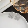 Pendientes de Flor de Lazo Hueca con Pedrería Microincrustada y Perlas, Pendientes Elegantes y Versátiles de Moda con un Toque de Lujo Ligero y de Alta Gama