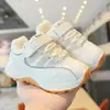 Zapatos de papá de cuero para niños, nueva colección otoño 2026, duraderos y transpirables, zapatillas de correr para hombre, zapatillas casuales de moda para mujer
