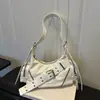 Nova Bolsa Transversal de Ombro Único com Fivela 2026 Nicho Retrô Garota Popular Bolsa de Motocicleta Outono Bolsa Tote de Grande Capacidade