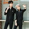Conjunto Autêntico de Roupa Esportiva para Mulheres 2026 Primavera e Outono Nova Moda Casual Moletom Masculino Corrida Casal Conjunto de Três Peças