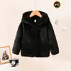 2026 Estilo Nuevo Chaqueta de Forro Polar Negra Lisa para Niños Temporada de Otoño e Invierno Top Cálido de Moda y Tendencia