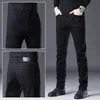 Jeans para Hombre de Boutique de Centro Comercial de Gama Alta Otoño 2026 Nuevos Rectos Ajustados Modernos Negros Versátiles Pantalones Largos para Hombre