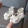 Sandalias para Niñas Princesa 2025 Verano Nuevas Mariposa Moño Estilo Popular Niños Medianos y Grandes Elegantes Suela Suave Estilo Urbano Sandalias de Moda