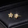 Pendientes de Moda Transfronterizos Europeos y Americanos con Estrella Dorada de Cinco Puntas, Ligeros, Compactos, Versátiles y de Diseño de Pendientes de Nicho que No se Desvanecen
