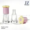Produtos em Estoque: Tampa em Formato de Flor, Frasco Trapezoidal, Tubo de Gloss Labial 4ml, Recipiente para Gloss Labial, Material de Embalagem Tubo Plástico Vazio