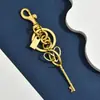 Colgante de llave hueca retro, un accesorio único y creativo, perfecto para mochilas, ofreciendo un toque decorativo simple y elegante, y una pieza de joyería moderna, compacta y portátil