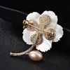 Broche, Corsage de Nicho de Alto Padrão, Luxo Acessível, Flor de Concha, Alfinete de Roupa, Fivela de Lenço de Seda, Acessórios de Casaco com Pérolas Atacado