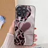 Estilo de chica hot europea y americana lujo ligero estampado de leopardo con forma de corazón funda para iPhone 15 funda para iPhone 17 de vidrio templado venta al por mayor