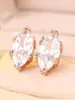 Aretes de Tachuela Cruzados de Alta Resistencia con Diamante Blanco Marquise de Cuatro Garras y Base Hueca Trapezoidal Tridimensional