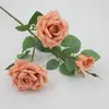 Flor de Rosa Artificial Tallo Único Múltiples Cabezas Rosa Roja Decoración para el Hogar Boda Arreglo Flor Artificial Hecha a Mano Venta al por Mayor Transfronteriza