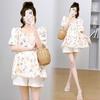 Roupa de Maternidade Terno de Verão Moda Coreana Floral Gola Quadrada Blusa de Manga Curta para Gestante Camiseta + Shorts com Suporte para Barriga Conjunto de Duas Peças