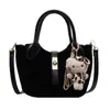 2025 Nuevo Otoño e Invierno Retro Textura Simple Versátil Portátil Bolso Cubo de Viaje Nicho de Moda Bolso Cruzado para Mujer