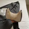 Verão Nova Bolsa Versátil de Moda Palha Tecida Retrô Baguete de Axila Bolsa Simples Literária de Ombro Único de Mão Transversal para Mulheres
