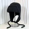 Chapéu de Lã com Cadarço de Cor Sólida e Proteção para Orelhas Chapéu Voador Feminino Versátil Outono e Inverno Quente Chapéu Lei Feng para Mostrar o Rosto Tendência