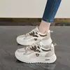 Tênis Esportivo Feminino Respirável de Malha, Novo Estilo College Primavera e Outono, Sapatos Brancos Leves com Solado Macio para Alunos do Ensino Fundamental