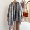 Bufanda Cálida de Doble Cara con Letras de Lujo Ligero para Otoño e Invierno para Mujer, Chal de Cachemir Sintético de Alta Calidad, Bufanda Gruesa Nueva para el Cuello 2025