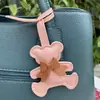 Nuevo Colgante de Oso con Lazo de Cuero de PU, Encanto de Bolsa de Dibujos Animados Multicolor, Accesorio para Llavero, Decoración de Regalo