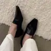 Novos sapatos de couro macio 2026 de um só, mocassins retrô, sapatinhos de couro, bico quadrado feminino, versáteis para o trabalho, com palmilha oculta para aumentar a altura