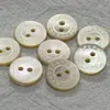 Botões de madrepérola naturais com florais esculpidos em relevo plano e cor natural para camisas de chifon de alta qualidade, pijamas de seda, vestidos e cardigãs