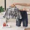 Conjunto Masculino Primavera e Outono 2026 Novo Estilo Bebê Camisa Xadrez Conjunto de Três Peças Roupa de Outono Estilosa para Crianças Roupas Bonitas
