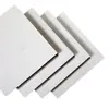 Painéis absorventes de som de lã mineral revestidos de alto brilho, sem amianto, Classe A resistente ao fogo, adequados para escritórios de hospitais, resistentes a óleo, laváveis, adequados para tetos suspensos