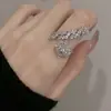 Anel de Flor Exquisito Estilo Palácio Cravejado com Zircônia, Anel de Nicho de Alto Padrão com Sensação Única e Luxuosa, Joias de Luxo Leve Personalizadas e Elegantes para Mulheres