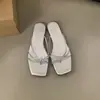 EM. Chanclas estilo coreano Chu Yu para mujer, adecuadas para uso en exteriores, nuevas sandalias planas casuales de moda de verano 2026 para vacaciones en la playa