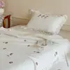 Funda de Cama Estilo Coreano Algodón Puro Juego de Tres Piezas Encaje Abullonado Suave Engrosada Toda de Algodón Sábana de Cama Cuatro Estaciones Cubierta de Tatami Kang Antideslizante