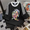 Camiseta Tendência Marca Chinesa Design Color-Blocked Manga Curta Estilo Casal com Três Listras, Casual Solta Versátil Top para o Dia a Dia