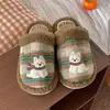 Pantuflas de algodón para casa, estilo popular otoño/invierno, diseño de dibujos animados lindo y moderno, cálidas y forradas de felpa, disponibles en tallas para parejas, estilo mujer