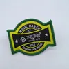 Fábrica de Etiquetas Tejidas y Marcas Registradas de Guangzhou Suministra Insignias Redondas Selladas en el Borde para Uniformes Escolares con Adhesivo Termofusible