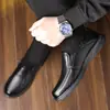 Zapatos de Piel para Hombre Wenzhou 2025 Otoño Nuevos Zapatos Casuales de Negocios Slip-On para Padres de mediana Edad Venta al por Mayor