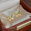 Aretes de Mariposa de Zirconia Color Verde Oliva Estilo Bosque, Aretes de Encaje Hueco Frescos y Delicados, Aretes de Lujo Ligero y Temperamento de Alta Gama para Mujer