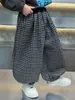 Calças de Lã para Meninos Outono/Inverno 2026 Novo Estilo Coreano Roupas Legais para Menininhos Calças Xadrez Roupas de Inverno para Bebê Menino Calças Lantern