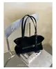 Bolso tote retro de ante, gran capacidad, estilo mujer, nueva colección de otoño de moda 2026, adecuado para ir al trabajo
