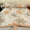 2026 Novo Inverno Quente Leite Fleece Estampado Espessado Macio Colchão Inverno Mais Veludo Protetor Almofada de Cama Estudante