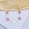 Pulseira da Moda com Trevo de Cinco Folhas e Conchas para Mulheres Elegante Luxo Leve Simples Versátil Não Desbota Joia de Aço Titânio
