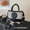 Bolso de Mano de Lujo Ligero Europeo y Americano con Estampado de Letras 2025 Transfronterizo Nuevo de Moda Más Vendido Bolso Tote Cruzado con Correa Ancha para Mujer