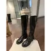 Mesmo estilo das botas de cavaleiro plissadas de couro de cavalo lavado uvas femininas retrô sola grossa fivela de couro botas de motocicleta salto grosso emagrecedor botas longas