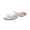 2025 Novos Chinelos Femininos da Moda de Verão para Uso ao Ar Livre, Estilo Coreano Versátil Estudante Strass Sapatos Femininos com Sandálias de Salto Baixo Grosso