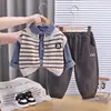 Conjunto de Ropa Otoñal para Niños, Conjunto de Tres Piezas con Chaleco Rayado para Bebés y Niños Pequeños, Nuevo Estilo 2026 para Niños de 1 a 3 Años, Elegante para Primavera y Otoño
