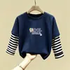 Camiseta de manga larga de algodón puro para niño 2026 primavera y otoño nueva elegante de dibujos animados estilo dos piezas falsas camiseta base de primavera para niño
