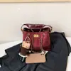 Bolso pequeño de cadena acolchado estilo Chanel con patrón de rombos, un bolso de axila vintage versátil y único, un bolso de mano delicado que se puede llevar en la mano o cruzar sobre el cuerpo