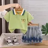 Elegante Conjunto de Manga Corta con Solapa Estampado para Niño Pequeño 2026 Nuevo Conjunto de Manga Corta con Botones y Letras para Niños Atuendo de Moda