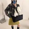 Cardigan de crochê floral retrô versátil de estilo coreano, novo nicho, estilo preguiçoso, para primavera e outono, casaco solto e que afina
