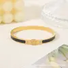 Pulsera Hidráulica de Flor de Cuatro Pétalos de Acero Inoxidable, Patrón Cielo Estrellado, Pulsera con Hebilla de Goma Negra, Pulsera de Acero de Titanio, Venta al por Mayor desde el Fabricante