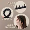 Diadema retro de alta gama color marrón Maillard 2026 para mujer, adecuada para el uso diario, para recoger el cabello suelto y crear un look de corona alta.