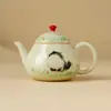 Tetera Divertida de Gato Salvaje Rojo Estilo Palacio para Primavera con Separador de Agua y Té, Tetera Pequeña de Cerámica Estilo Chino, Tetera Individual para Uso Doméstico, Juego de Té Kung Fu