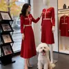 Vestido de Punto Rojo Estilo Chanel para Mujer, Otoño e Invierno, Lujo Ligero, Sensación de Alta Gama, Ceñido a la Cintura, Adelgazante, Elegante, Impresionante Vestido Largo