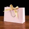 Bolsa de papel portátil con lazo de color, de fondo cuadrado, con embalaje exquisito, para regalo, ropa, compras, logotipo imprimible.